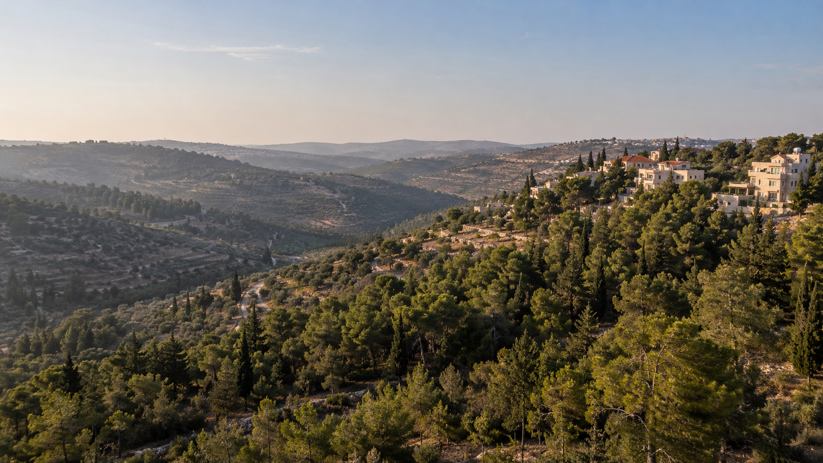 רכס מיוער ובתי אבן